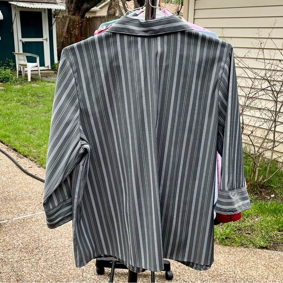 Gray striped blouse - Picture 3 of 3